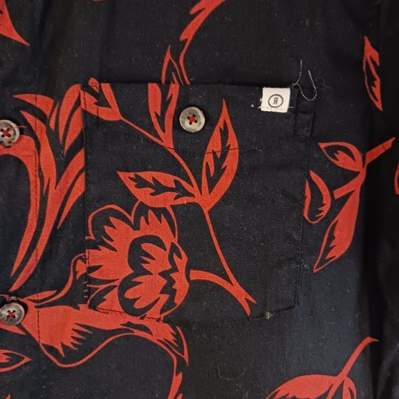 Size Medium Reverse Threads Mens Dress Shirt Short Sleeve  Black Red Floral NWOT - Picture 3 of 4